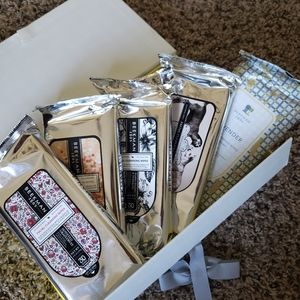 BEEKMAN 1802 Scented Facial Cleansing Wipes